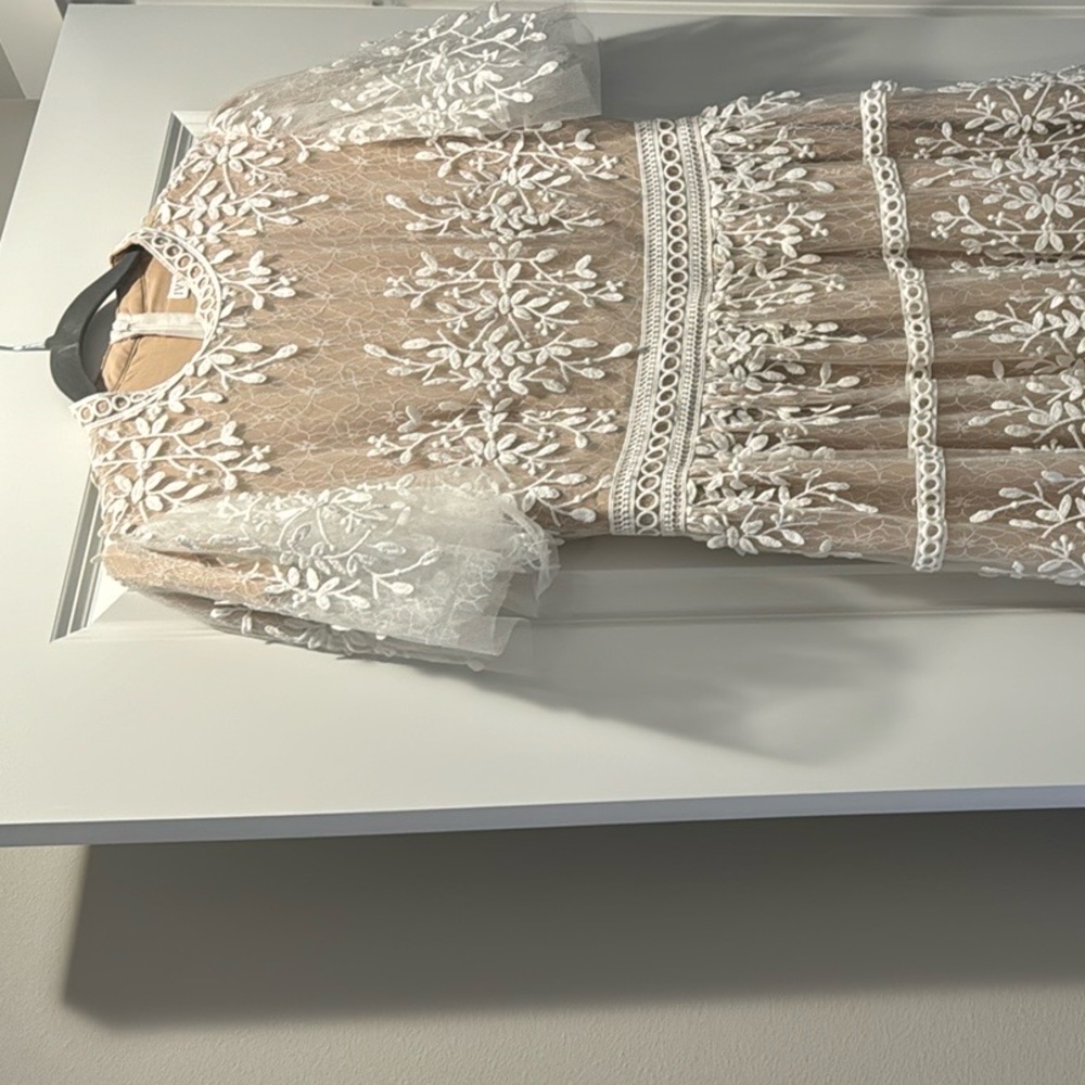 Ivy City Co White Lace Midi Dress - Picture 7 of 11